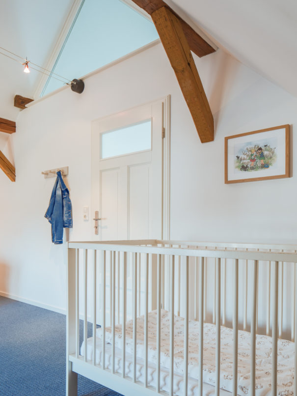 Silvia-Schlafzimmer-Dachgeschoss-Kinderbett