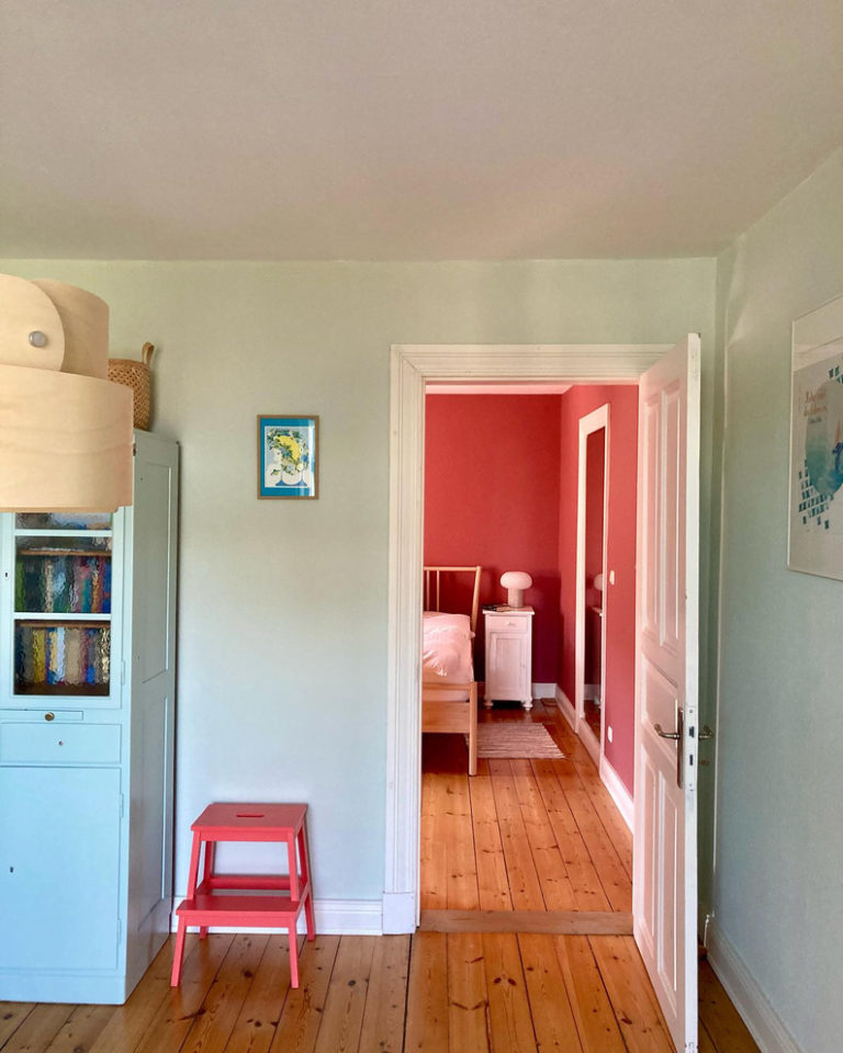 Victoria Blick vom Wohnzimmer ins Schlafzimmer