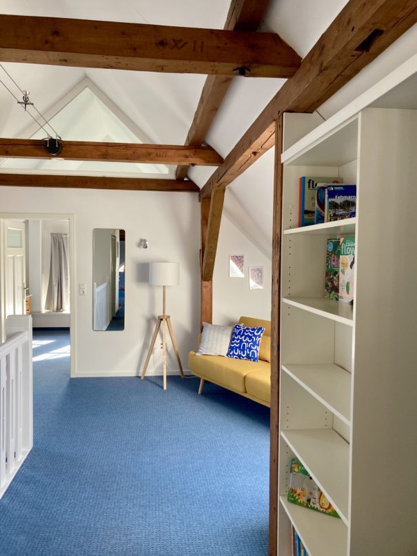 Silvia - Wohnraum Schlafcouch Blick Richtung Schlafzimmer Dachgeschoss